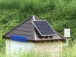 Mini Solaranlage auf dem Dach eines Messpunkthauses