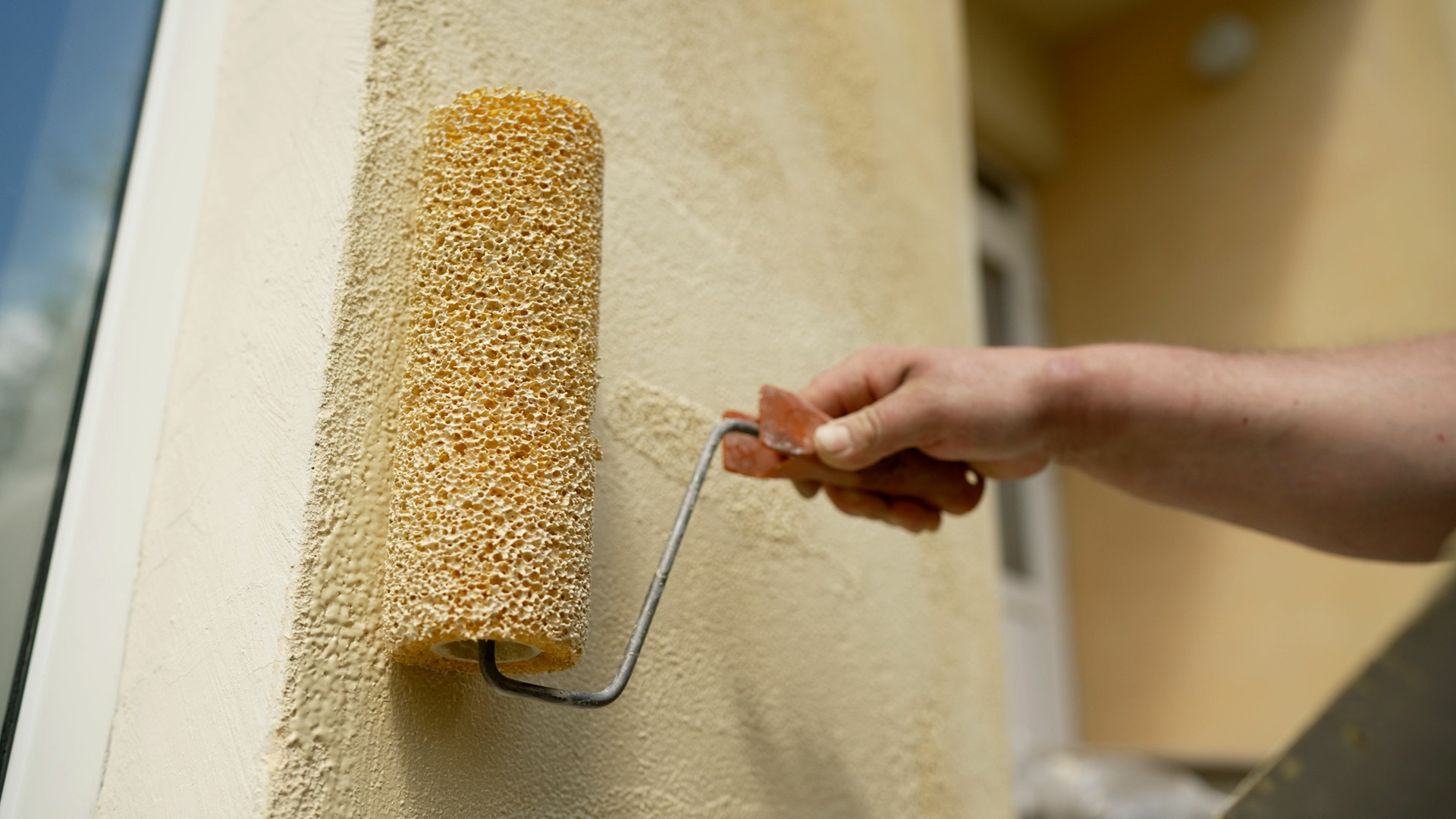 Außenwand neu streichen | Fußbodenheizung fräsen 